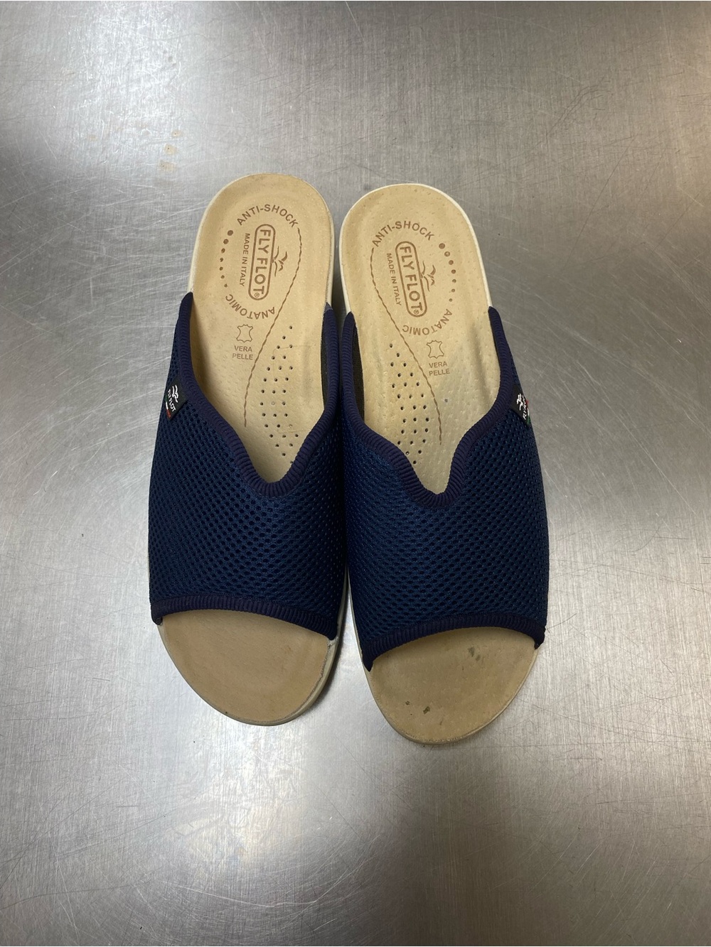 Women's Flyflot Navy Slide Sandals with Cushioned Anatomical Footbed Size 9-9.5 - Picture 2 of 4